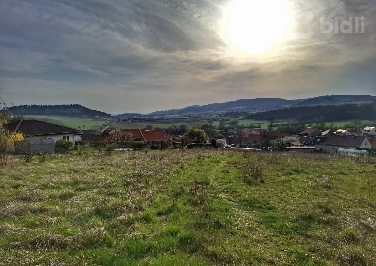 Prodej stavebního pozemku 1537 m², Králův Dvůr – fotka 1 z 3