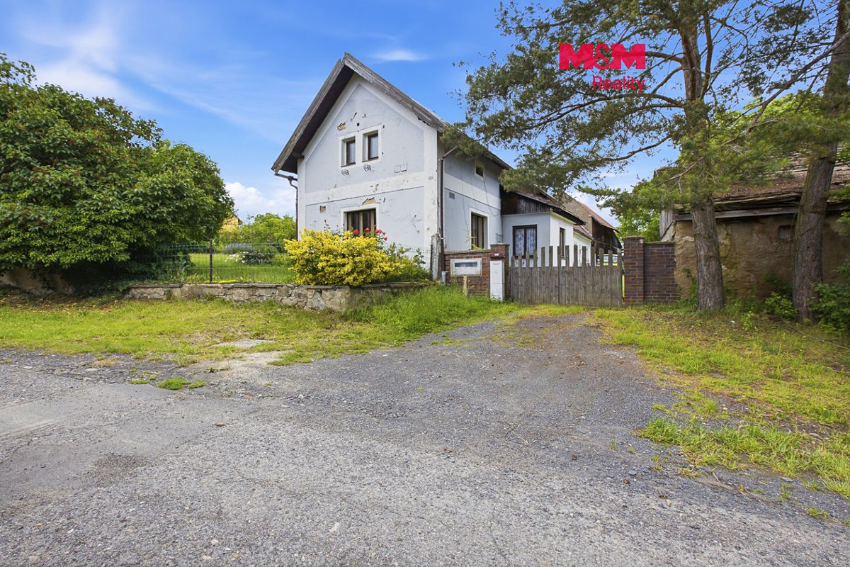 Prodej rodinného domu 180 m², pozemek 2581 m²