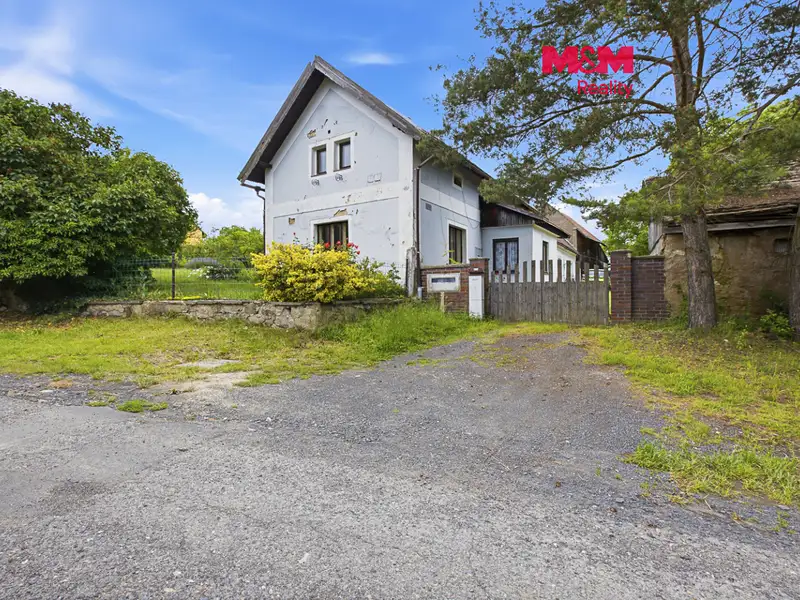 Prodej rodinného domu 180 m², pozemek 2581 m², Třebenice – náhled fotky 1
