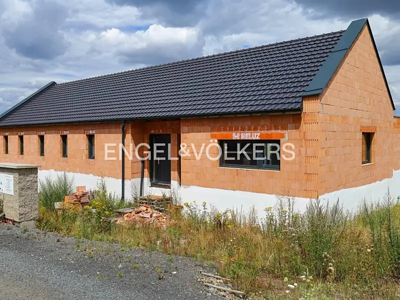 Prodej rodinného domu 240 m², pozemek 913 m², Holýšov – náhled fotky 1
