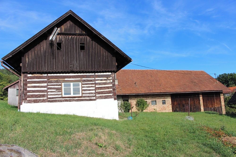 Prodej stavebního pozemku 2720 m² – fotografie 2