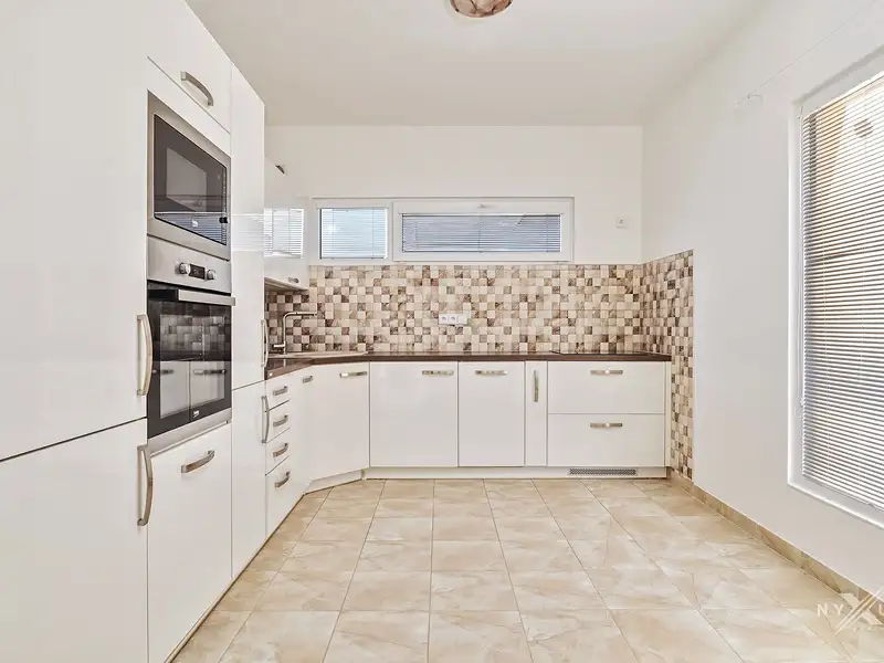 Pronájem rodinného domu 117 m², pozemek 306 m², Hostouň – náhled fotky 2