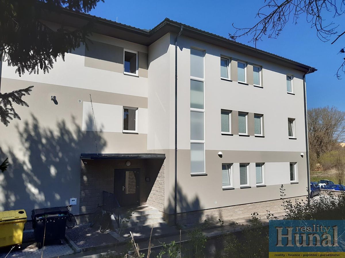 Pronájem bytu 1+kk 30 m² – fotografie 2