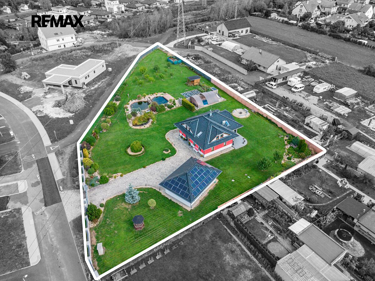 Prodej rodinného domu 300 m², pozemek 3877 m² – fotografie 2