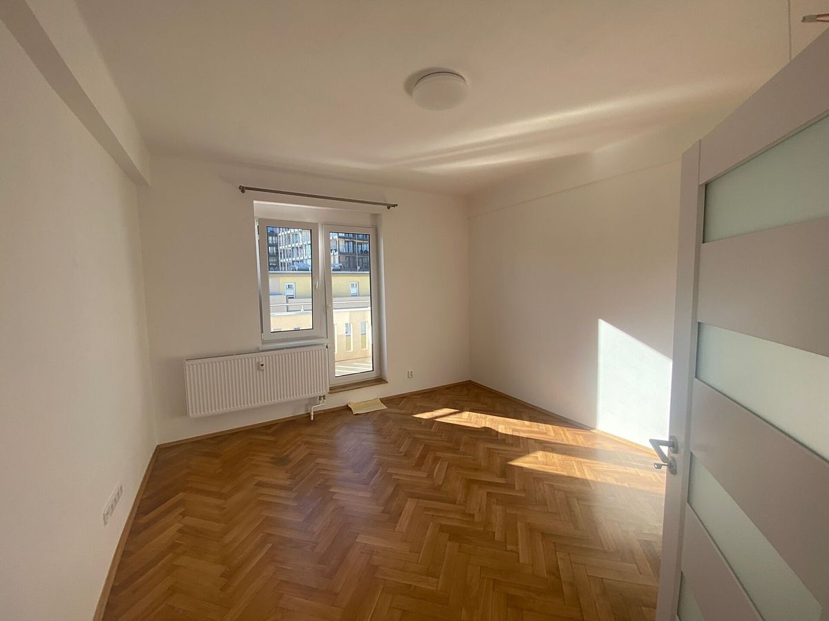 Pronájem bytu 2+kk 45 m² – fotografie 3