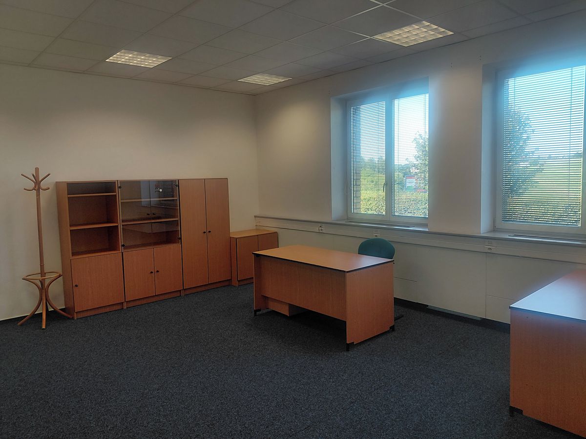 Pronájem kanceláře 30 m² – fotografie 3