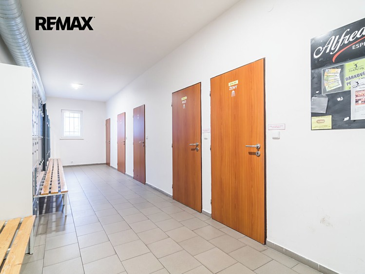 Комерційне приміщення в оренду, 924 м² (25 з 34)
