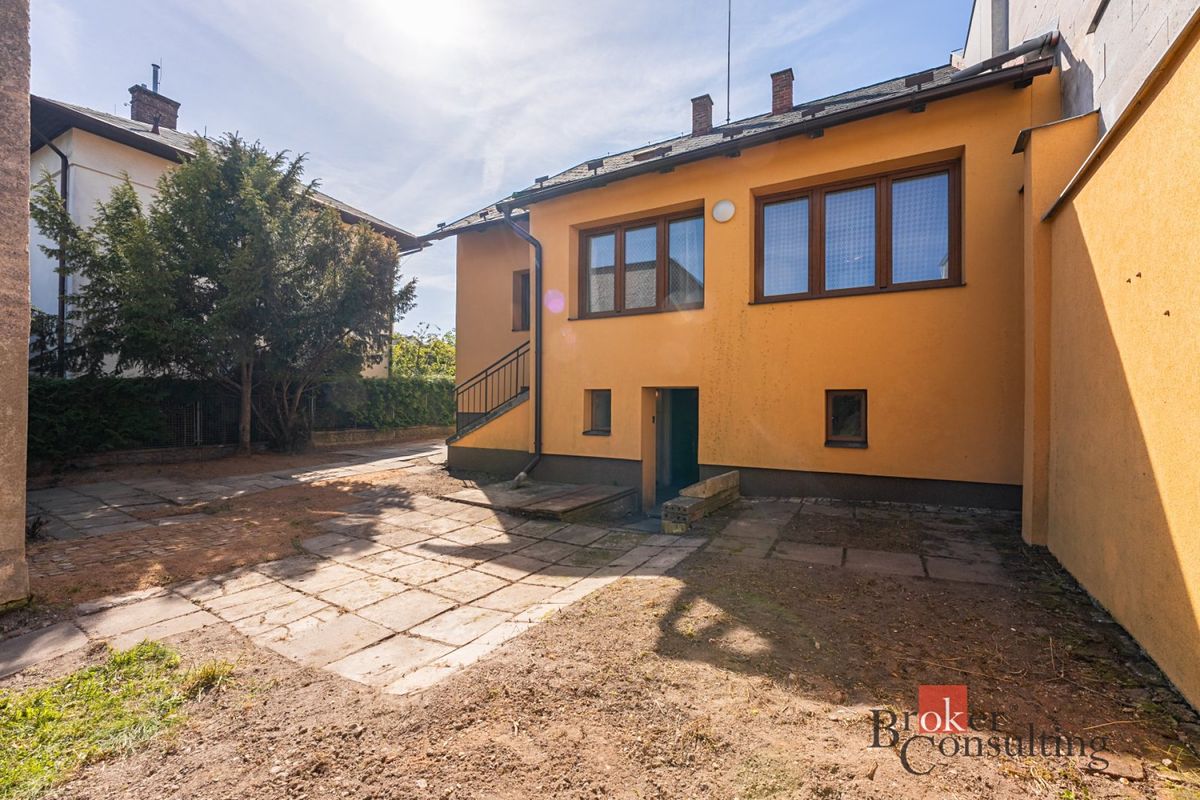 Prodej rodinného domu 300 m², pozemek 628 m²