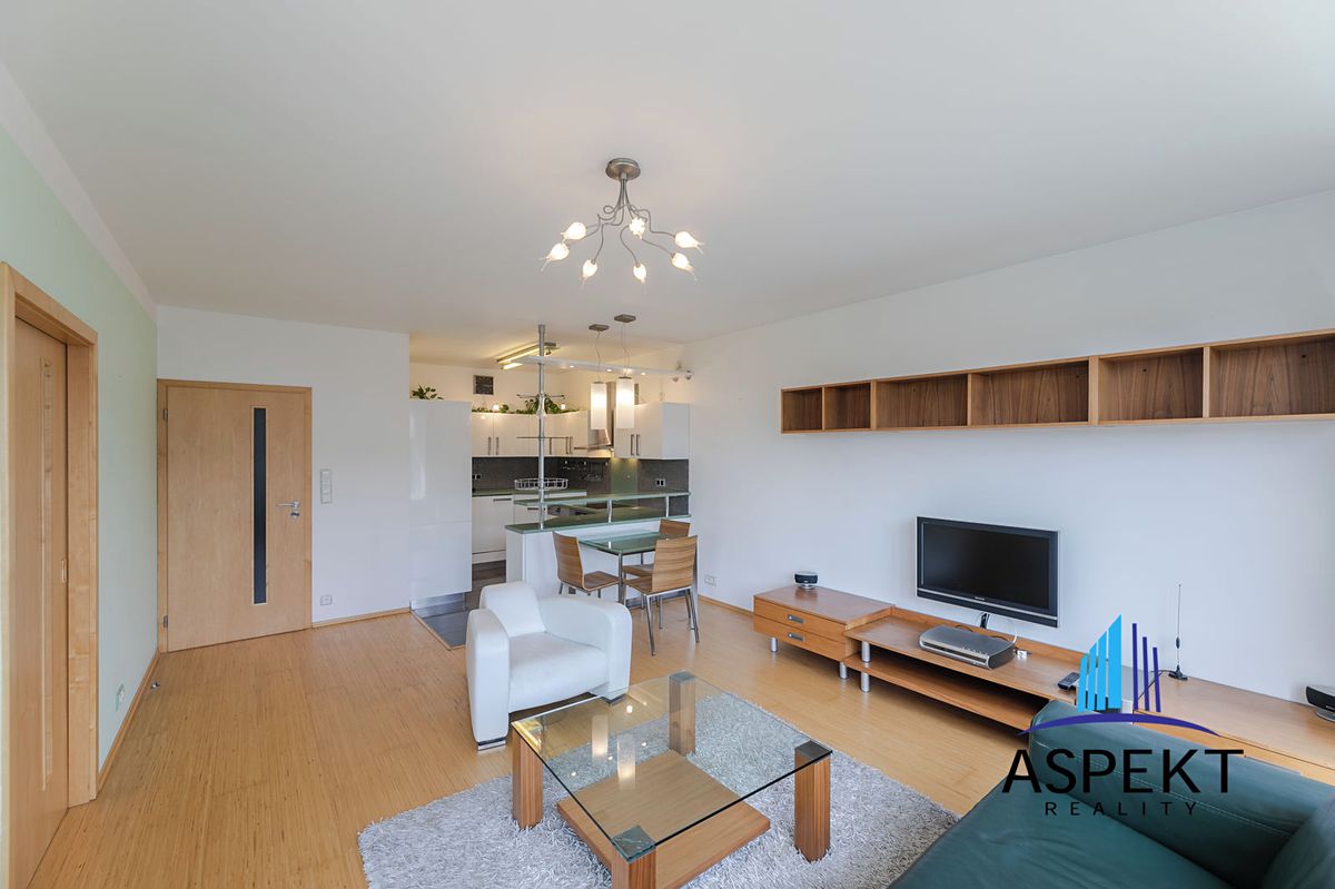 Pronájem bytu 2+kk 65 m² – fotografie 3