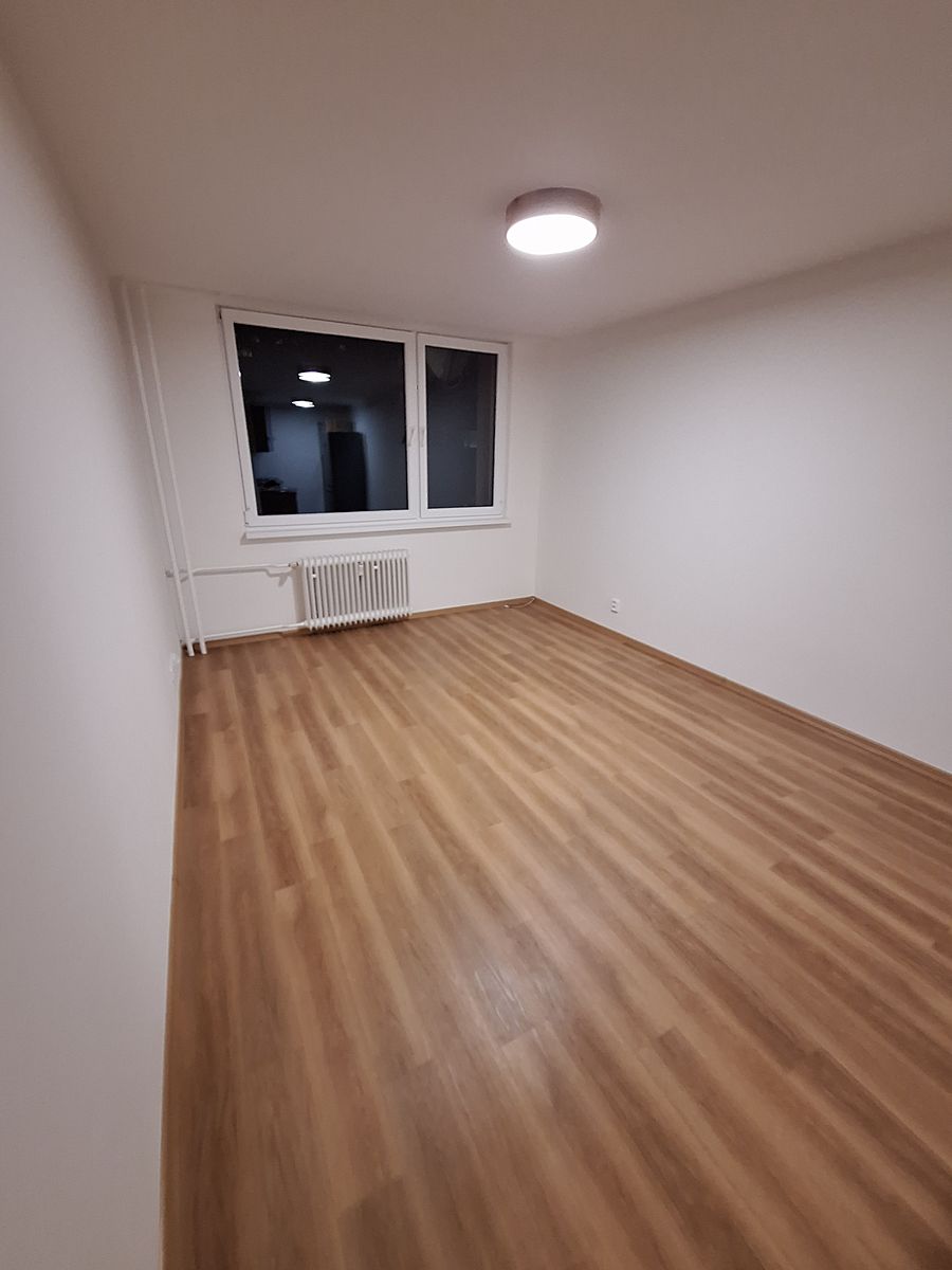 Pronájem bytu 2+kk 41 m² – fotografie 3