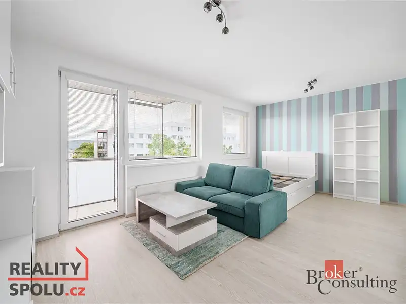 Pronájem bytu 1+kk 37 m², Praha – náhled fotky 1