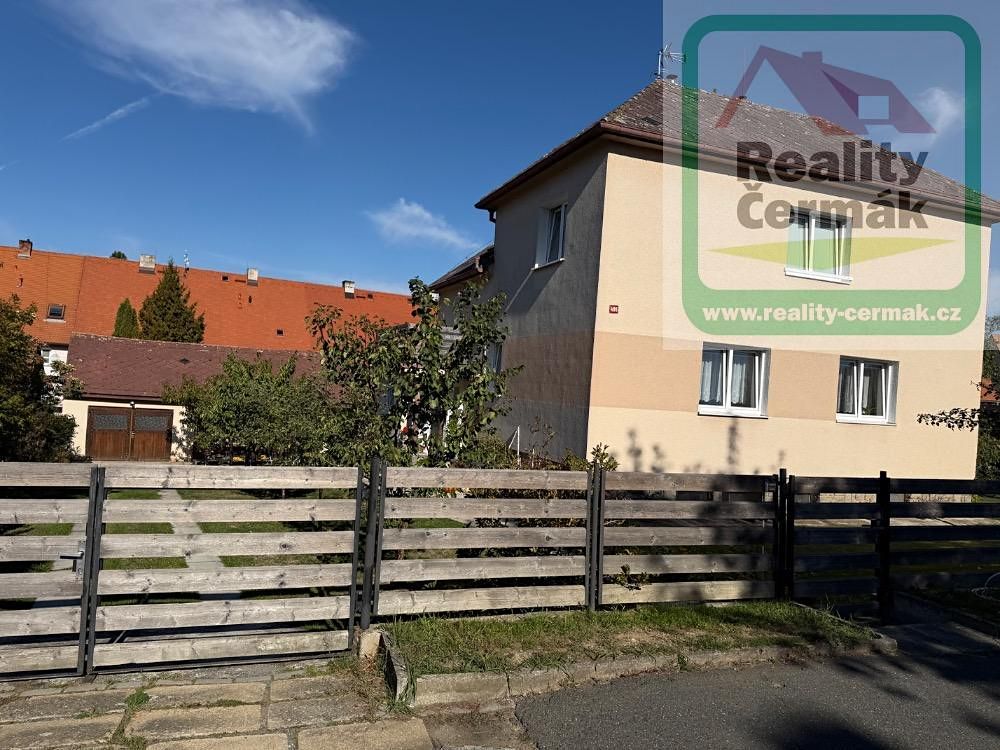 Prodej vícegeneračního domu 300 m², pozemek 830 m² – fotografie 3