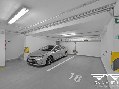 Pronájem garážového stání 12 m²