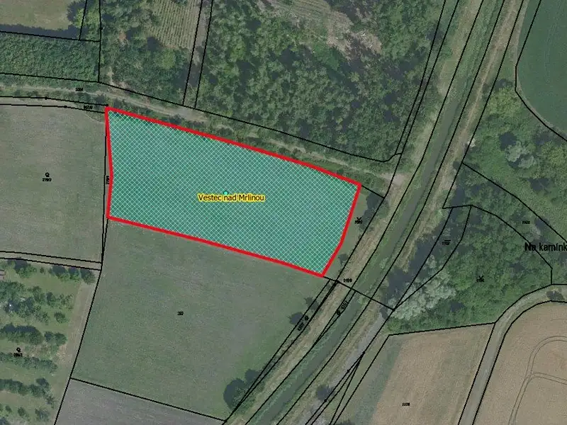 Prodej pole 7581 m², Vestec – náhled fotky 1