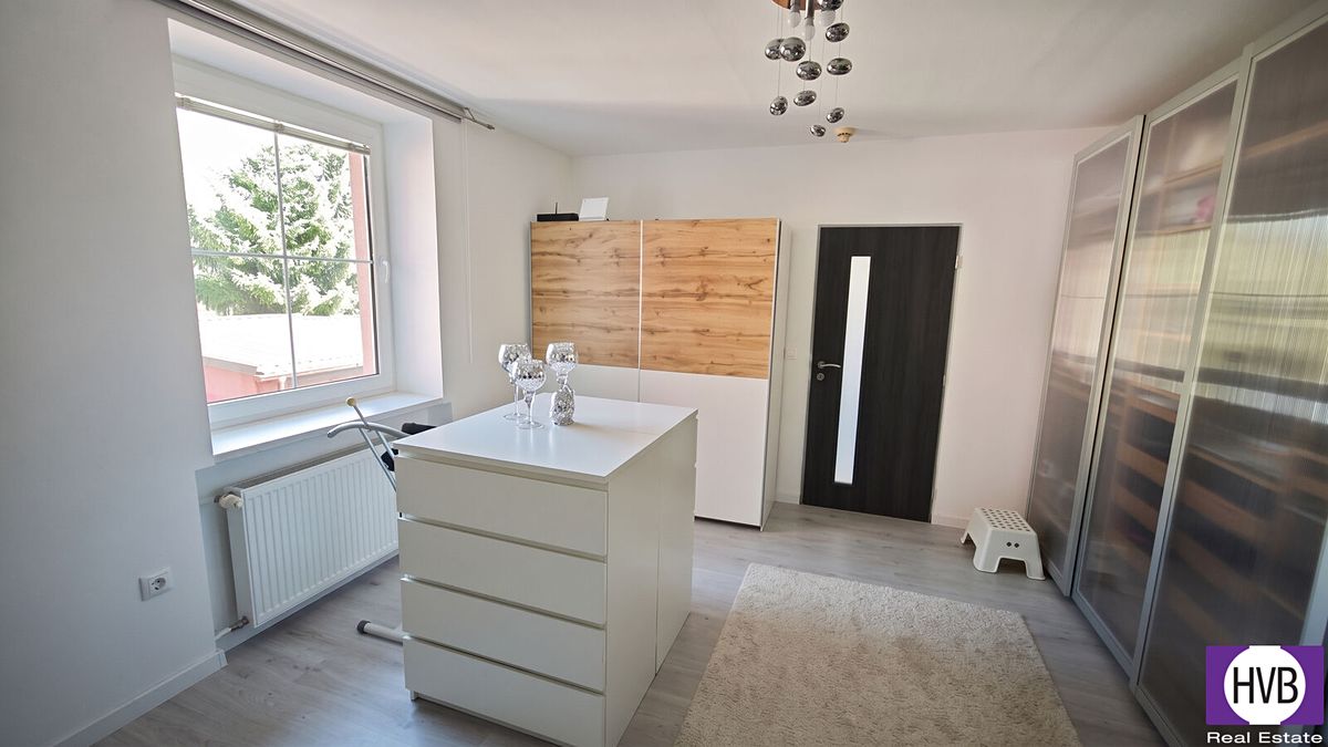 Pronájem bytu 6 pokojů a více 162 m² – fotografie 4