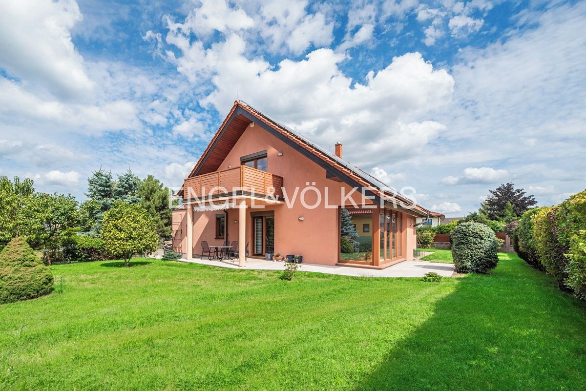 Prodej rodinného domu 270 m², pozemek 822 m²
