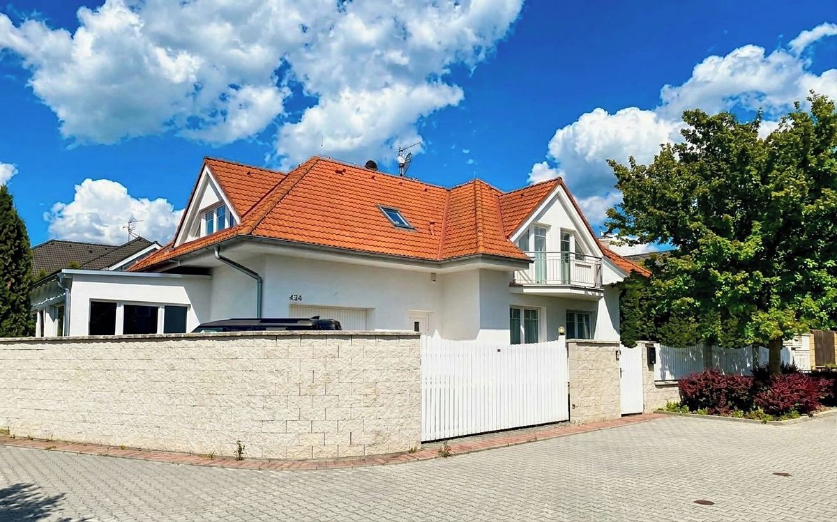 Prodej rodinného domu 240 m², pozemek 642 m², Zdiby – fotka 1 z 3