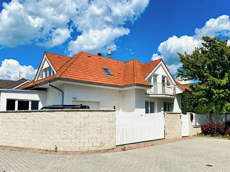 Prodej rodinného domu 240 m², pozemek 642 m², Zdiby – náhled fotky 1