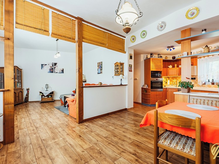 Haus zum Kauf, 275 m² (2 von 27)