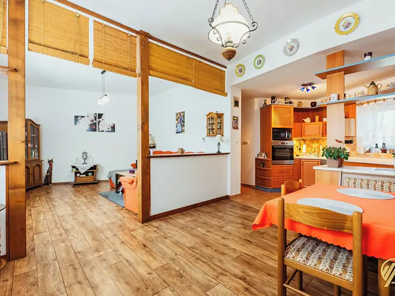 Prodej rodinného domu 275 m², pozemek 1300 m², Velké Poříčí – náhled fotky 2