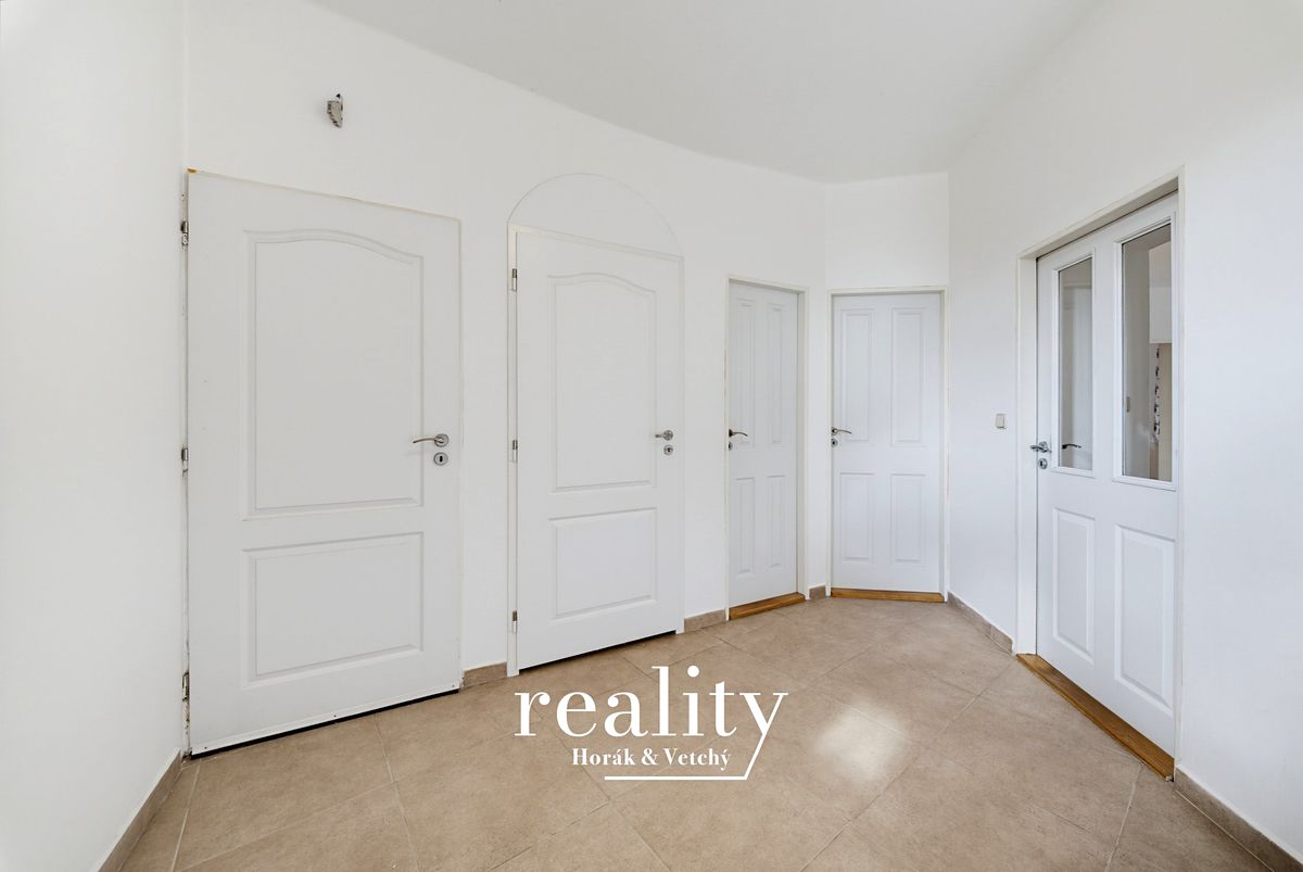 Prodej rodinného domu 178 m², pozemek 813 m² – fotografie 4