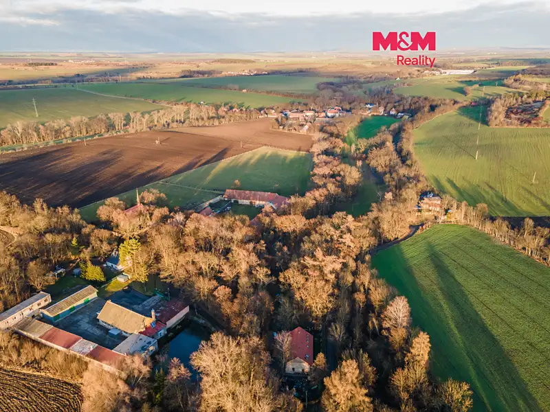 Prodej stavebního pozemku 2272 m², Slaný – náhled fotky 1