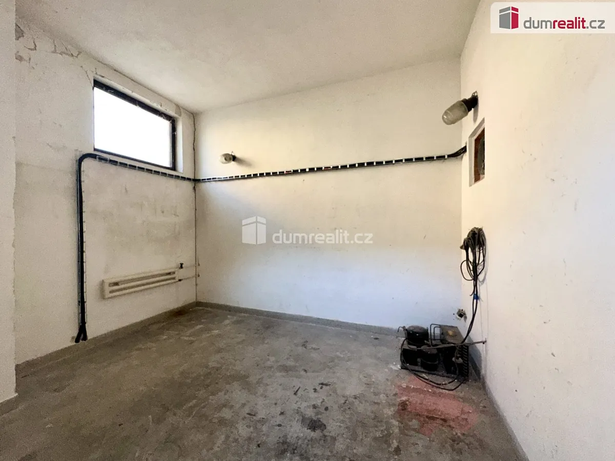Pronájem skladového prostoru 12 m²