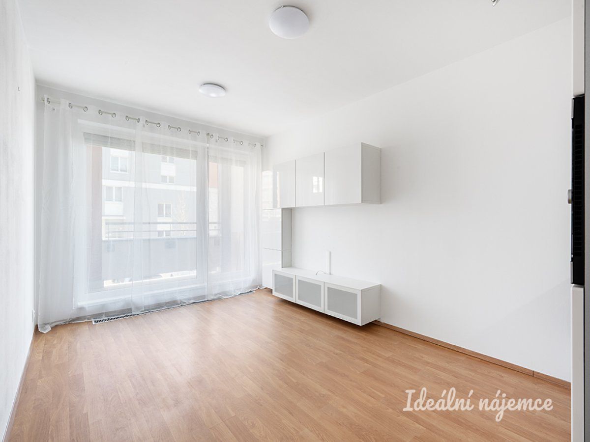 Pronájem bytu 1+kk 30 m² – fotografie 2