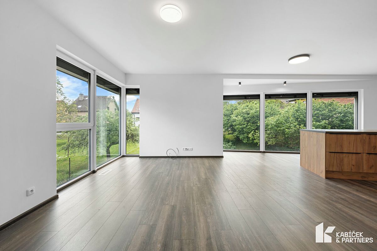 Pronájem rodinného domu 171 m², pozemek 300 m² – fotografie 5