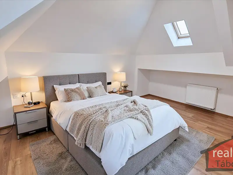 Prodej bytu 2+kk 82 m², Nupaky – náhled fotky 1