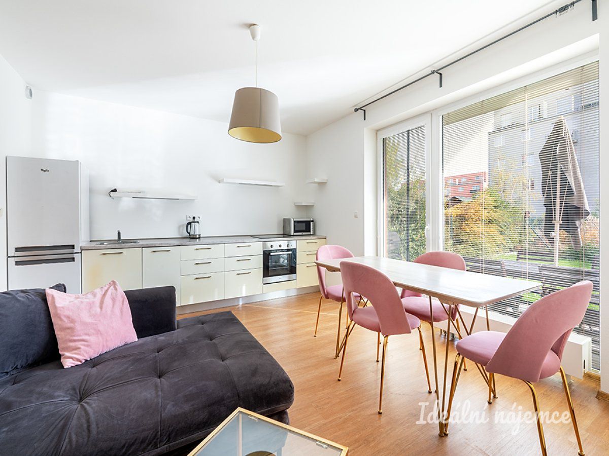 Pronájem bytu 2+kk 44 m²