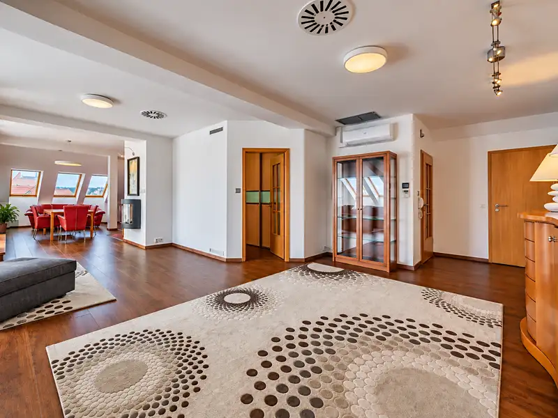 Pronájem bytu 4+kk 198 m², Praha – náhled fotky 3