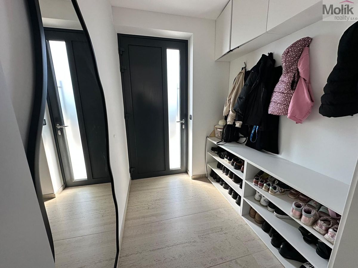 Pronájem bytu 4+kk 97 m² – fotografie 2