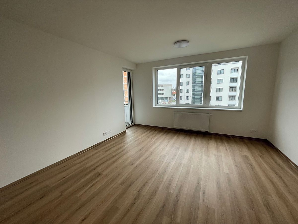 Pronájem bytu 2+kk 56 m² – fotografie 3