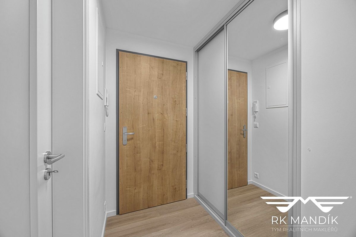 Pronájem bytu 1+kk 33 m² – fotografie 5