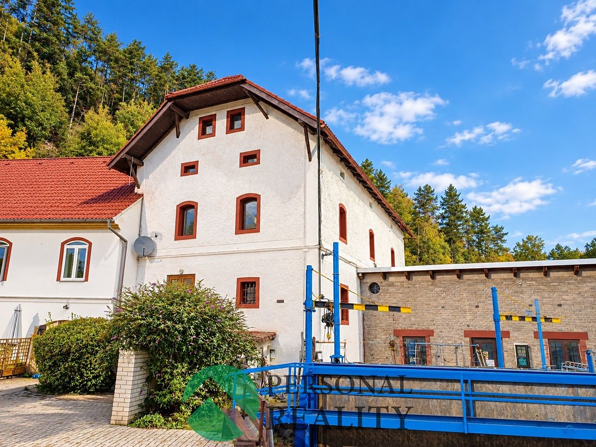 Pronájem komerční nemovitosti 330 m² – fotografie 2