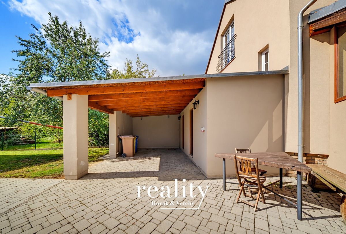 Prodej rodinného domu 178 m², pozemek 813 m² – fotografie 3