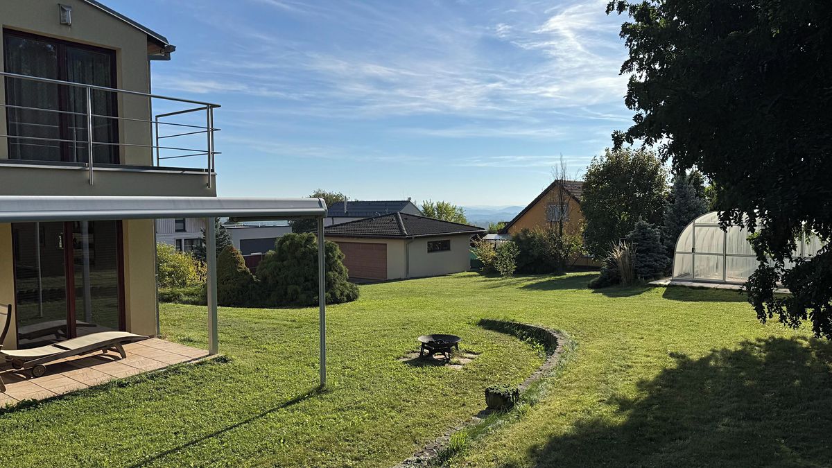 Prodej rodinného domu 258 m², pozemek 1794 m² – fotografie 2