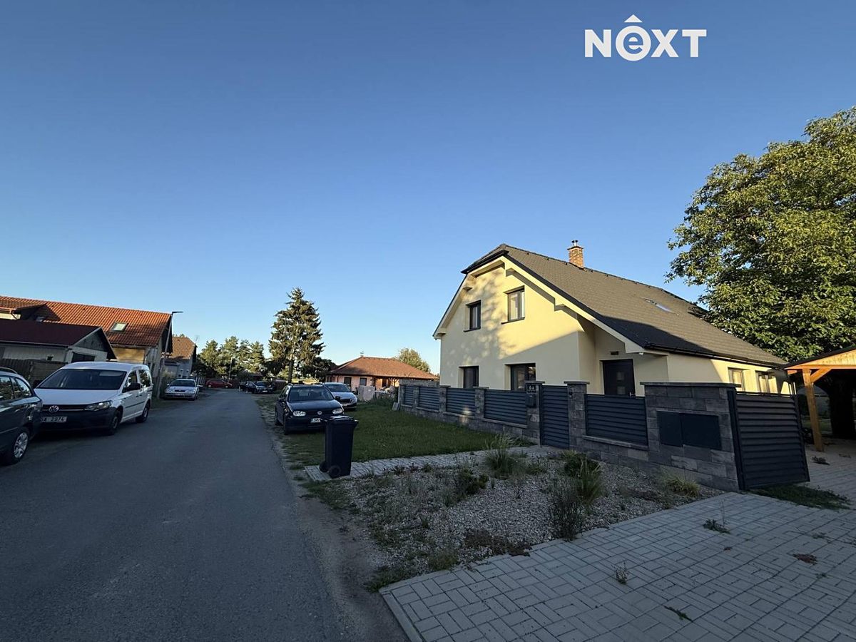 Pronájem rodinného domu 280 m², pozemek 980 m²