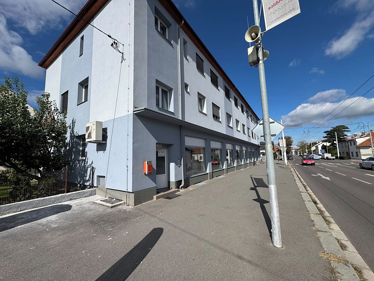 Pronájem bytu 1+kk 35 m² – fotografie 2
