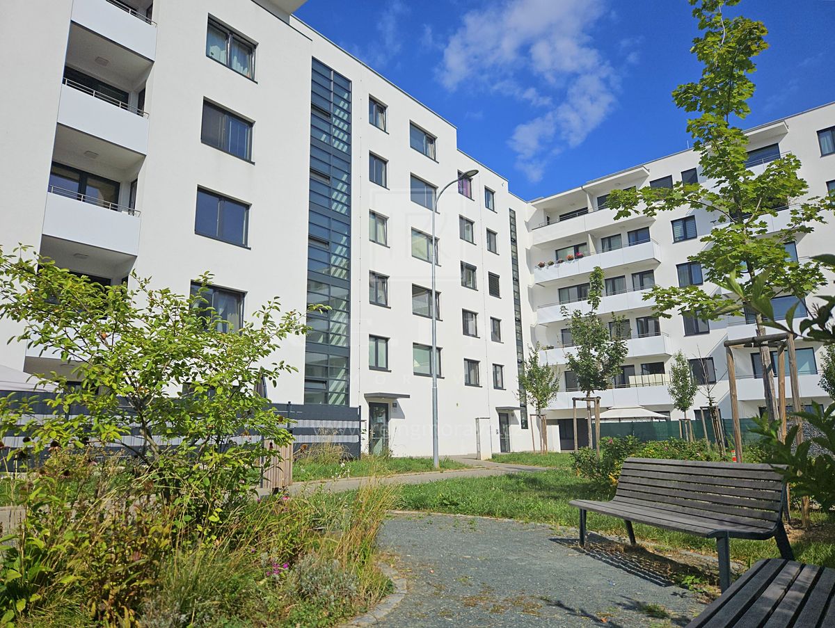 Pronájem bytu 1+kk 39 m² – fotografie 3