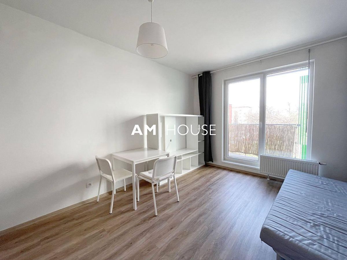 Pronájem bytu 1+kk 28 m² – fotografie 3