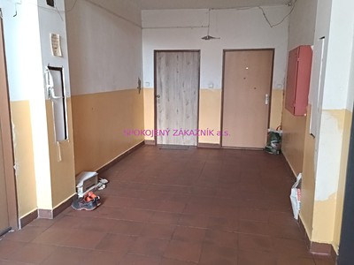 Комерційне приміщення на продаж, 323 м² (2 з 14)