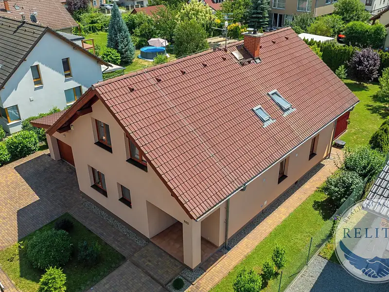 Prodej rodinného domu 229 m², pozemek 813 m², Statenice – náhled fotky 2