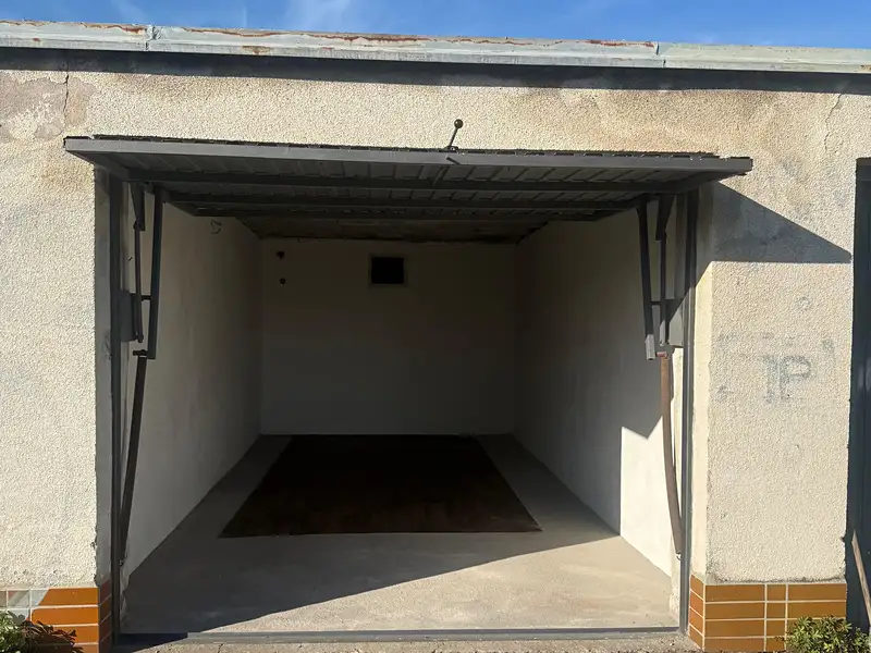 Pronájem garáže 18 m², Hradec Králové – náhled fotky 2