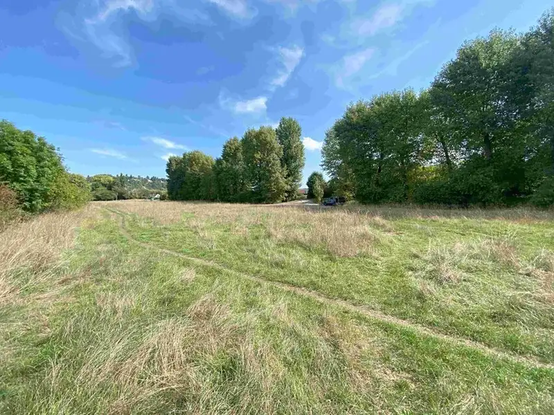 Dražba louky 601 m², Všenory – náhled fotky 2