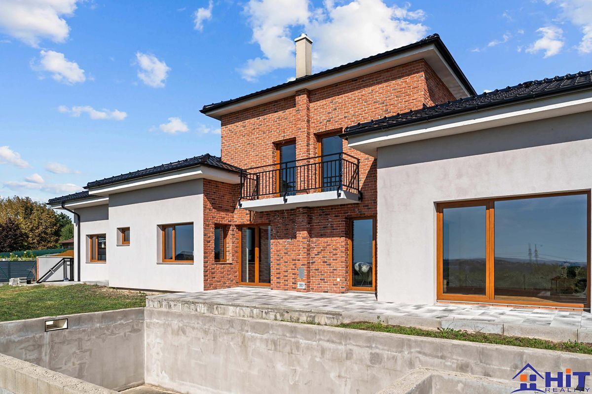 Prodej vily 396 m², pozemek 871 m² – fotografie 2