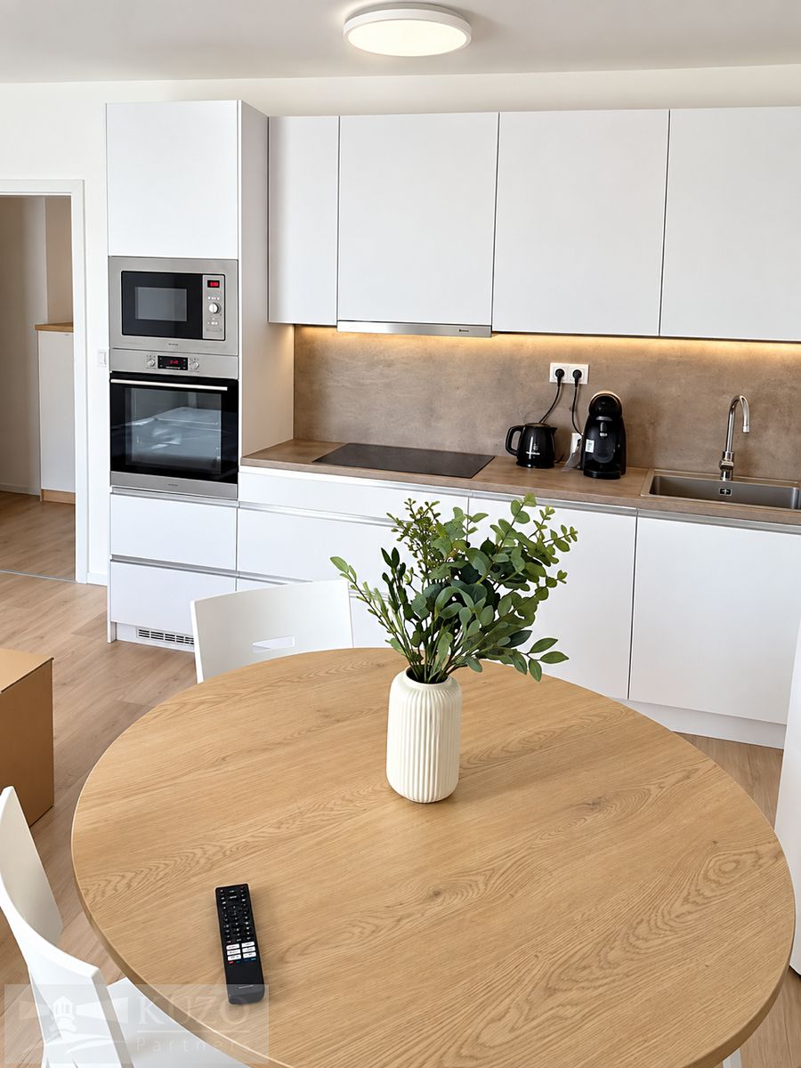 Pronájem bytu 1+kk 32 m² – fotografie 2