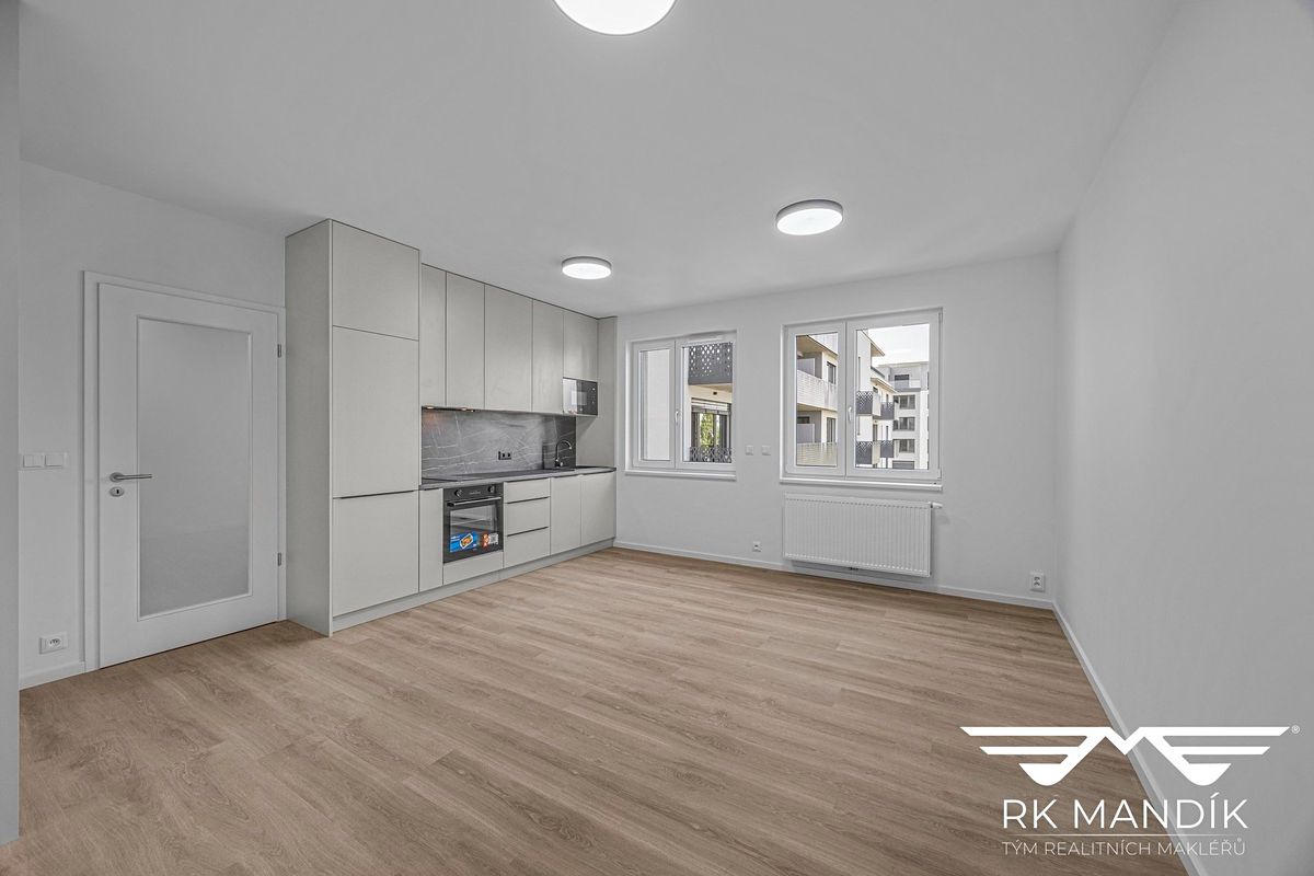 Pronájem bytu 1+kk 33 m² – fotografie 2