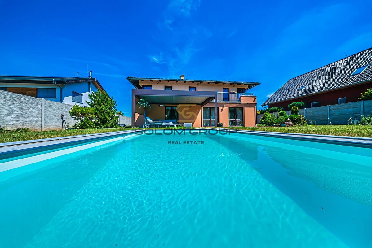 Prodej rodinného domu 212 m², pozemek 800 m² – fotografie 3